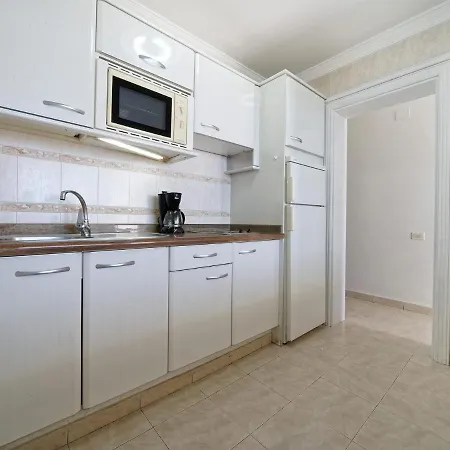 Отель Cocoteros *