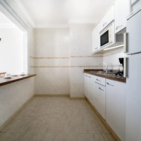 Отель Cocoteros *